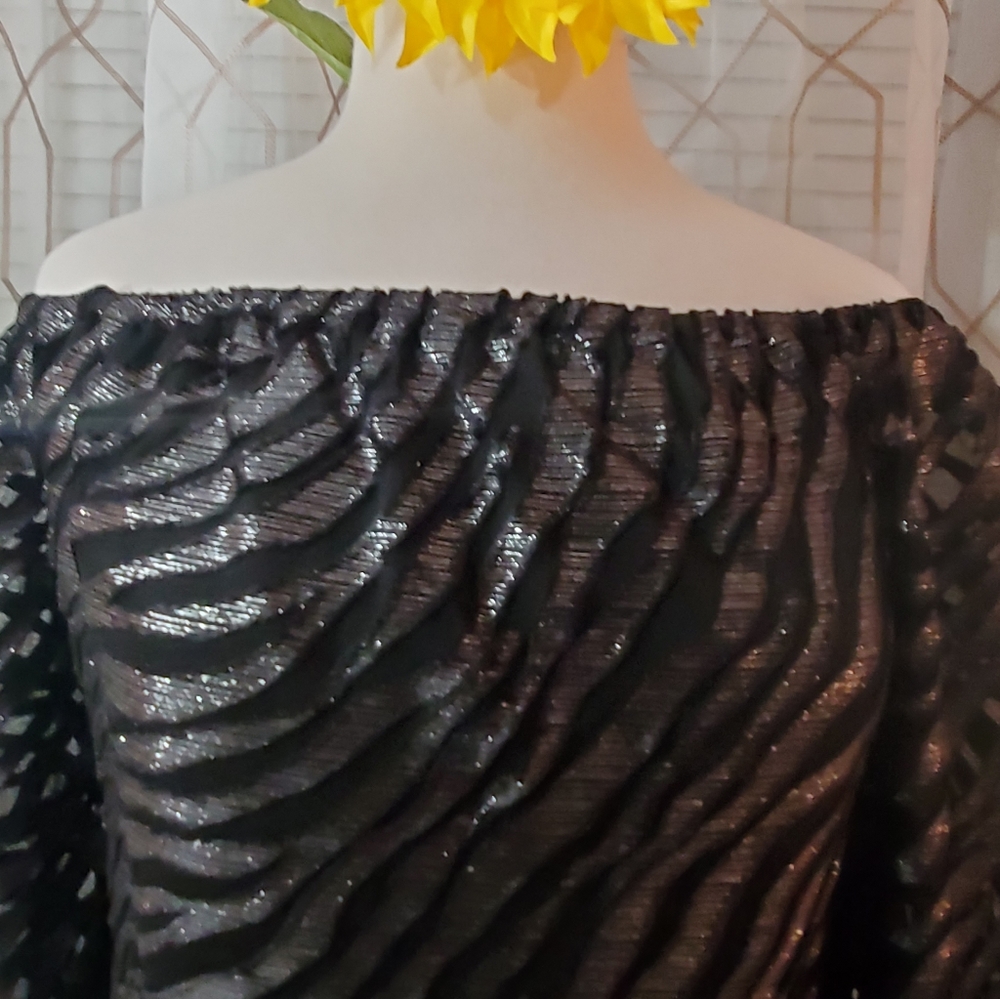 NWT White House Black Market XS Black Silver Print Off or On Shoulder Top. - Picture 3 of 5